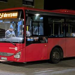 Das ist der Übeltäter und die zwei Busfahrer