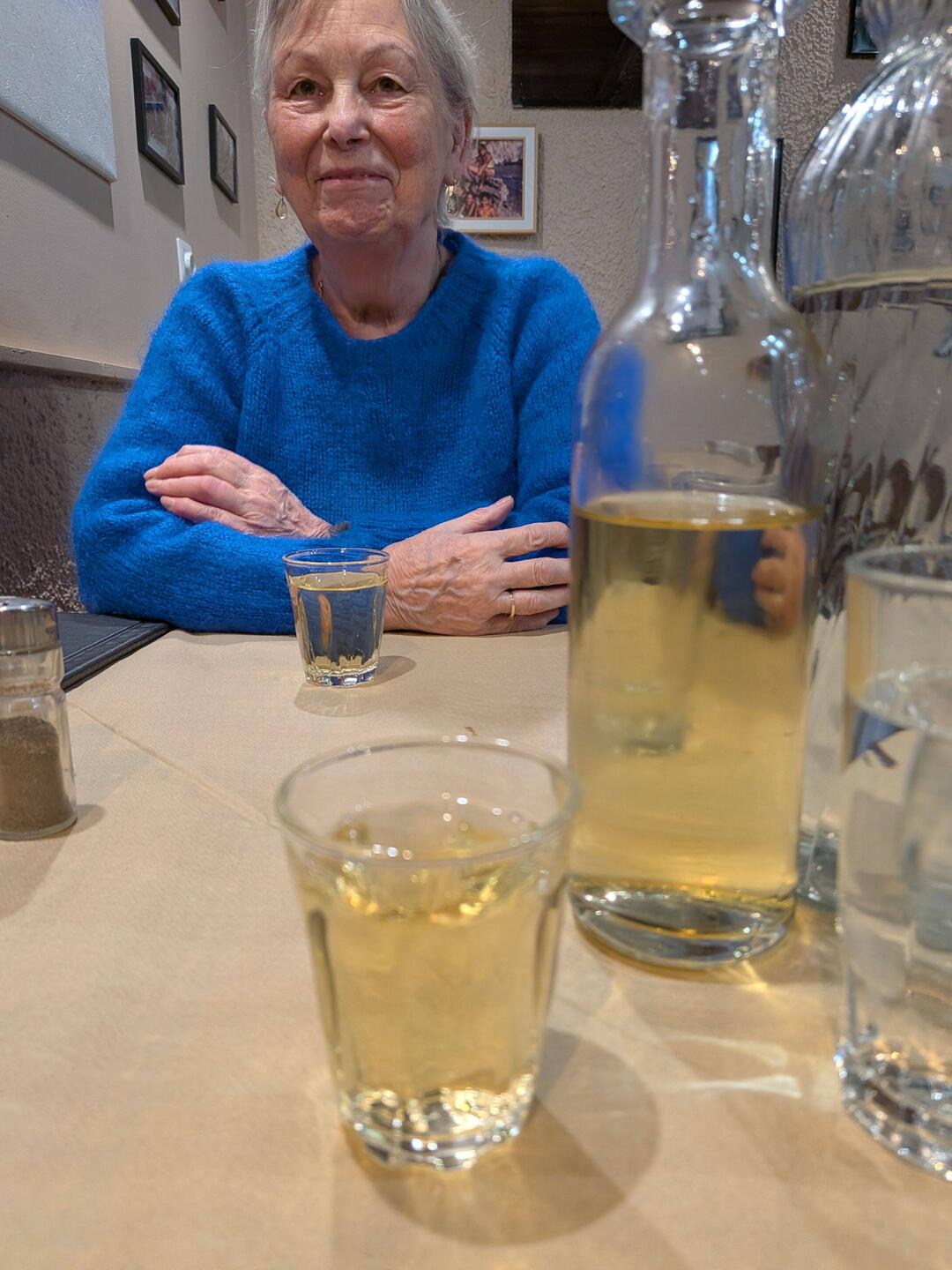 Der Hauswein schmeckt.