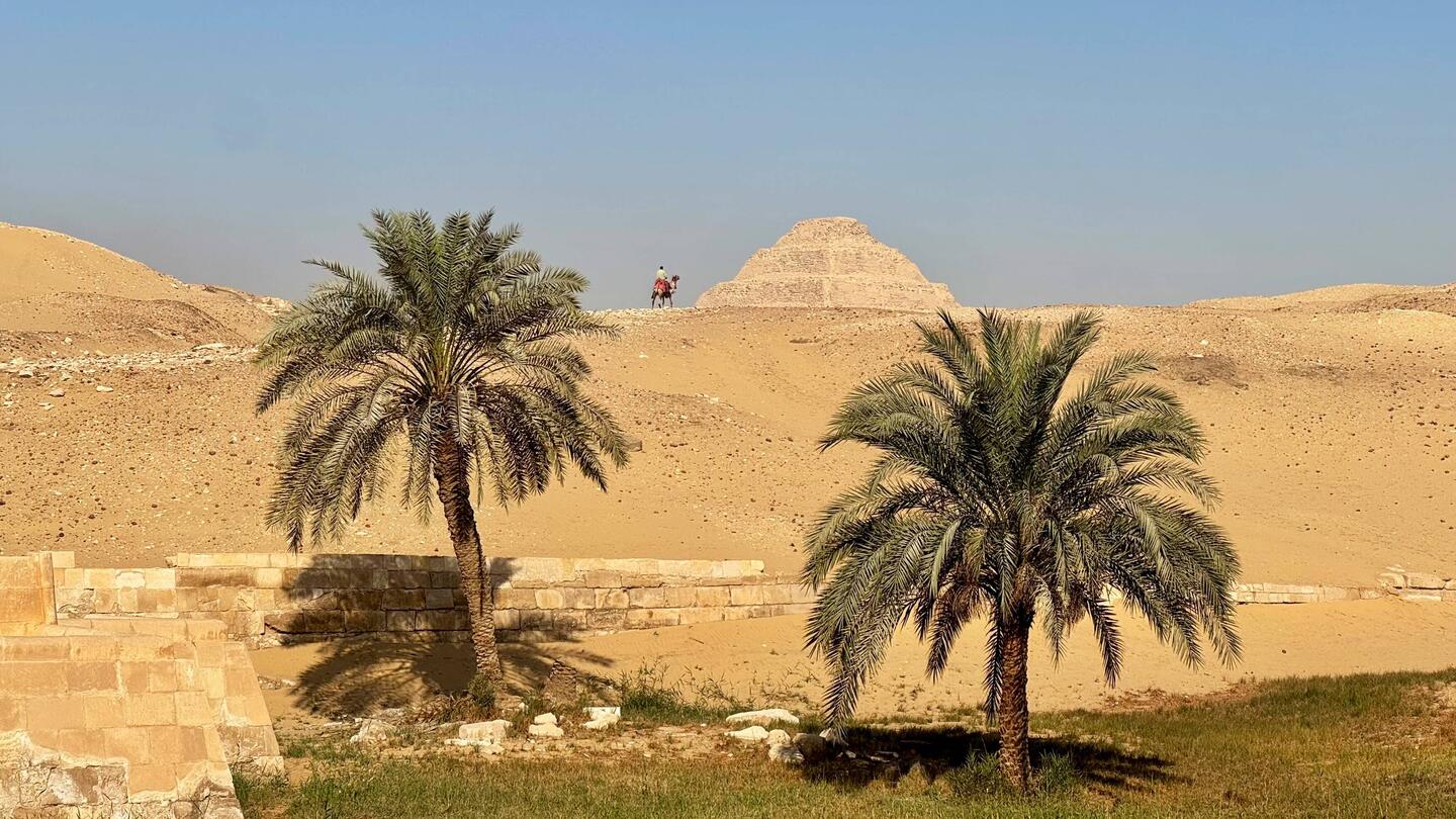 Noch wenige Stufen zur Stufenpyramide.
