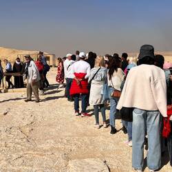 Warten auf den Zugang zum Una Grab