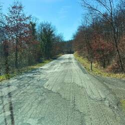 Strassenzustand einer Hauptstrasse (und so sind sie überall in der Toscana zu finden).