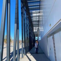 Sehr modernes großes Veranstaltungsgebäude