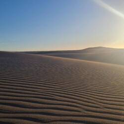 So stellen wir uns die Sahara vor.
