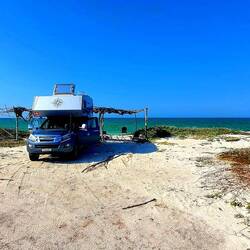 Chilliges Stellplätzli alleine am Meer.