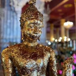 Apply gold leaf to the Buddha to gain merit