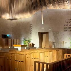 Im Inneren der Moses Ben Maimon Synagoge