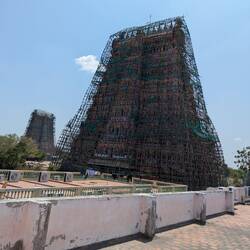 und die verhüllten Tempeltuerme