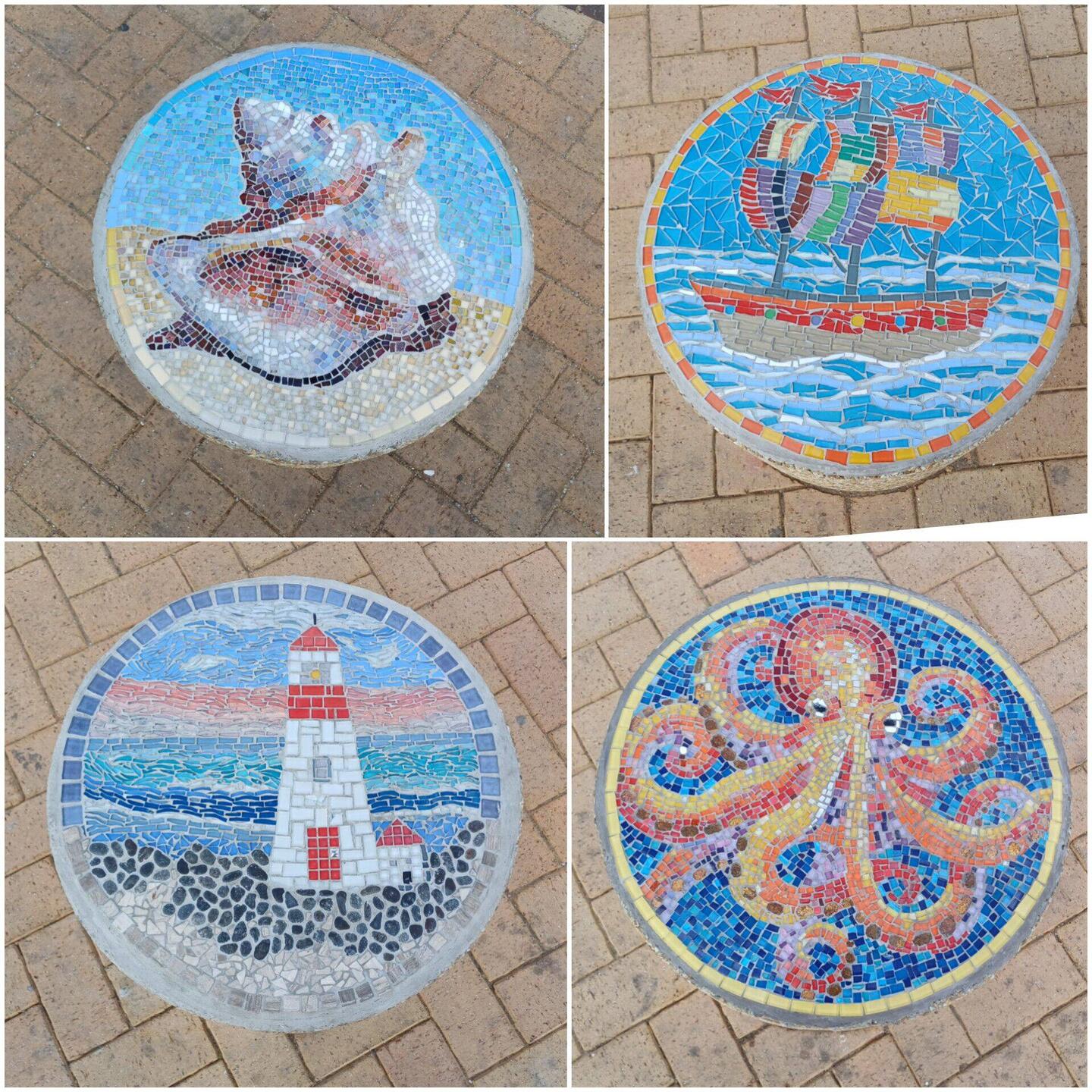 schöne Mosaike auf den Steinsäulen