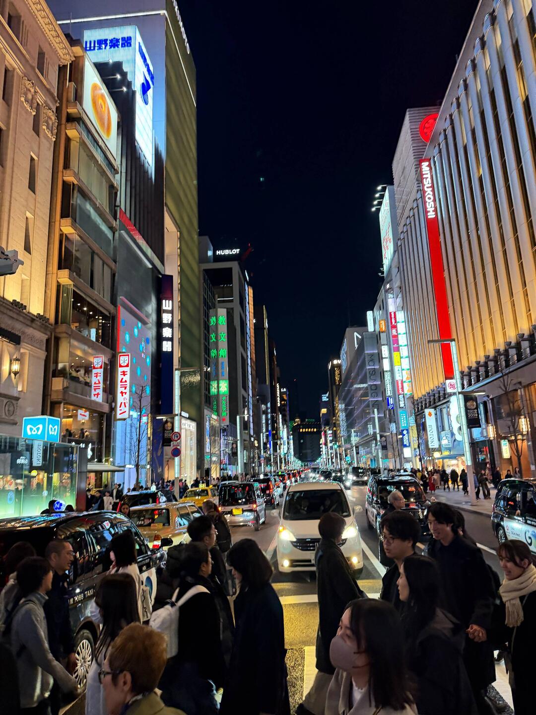 Ginza shopping district - talk about any and every store you could want 🤯