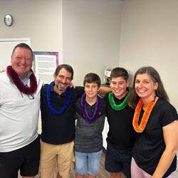 Mit dem AP Mark und unseren Leis