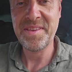 Auf dem Rückweg die Maasai Frauen mitgenommen. Kaum da, wollten sie schon wieder Armbänder verkaufen