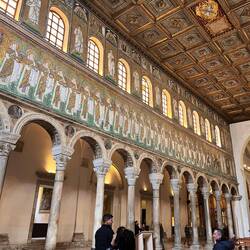 To the left is a procession of the 22 Virgins of the Byzantine period, led by the Three Magi