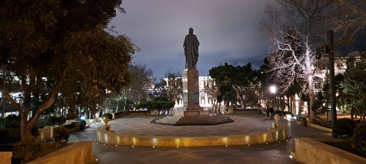 Nizami statue