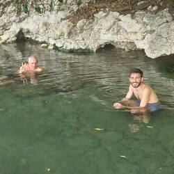 Und a bisserl planschen in einer heißen Quelle