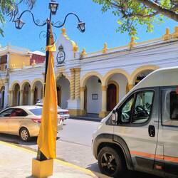 Unser Parkplatz gleich vorm Palacio Municipal