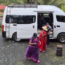 Diese Kleinbusse sind die Verbindung der abgelegenen Küste zur Außenwelt