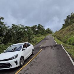 An einer Stelle ist die neue Straße auch schon kaputt