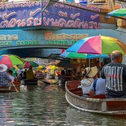 Mit einem Langheckboot durch die Kanäle zum Damnoen Saduak Floating Market
