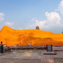 Der liegende Buddha - etwa 40 Meter lang und 8 m hoch