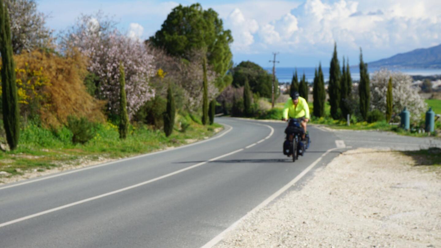 Werner kurbelt den Berg hoch