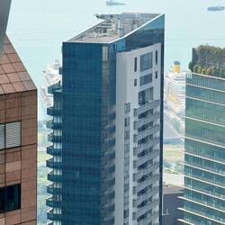 links Mein Schiff 6, rechts Costa