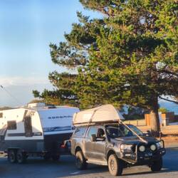 die Australischen Camper kommen von der Fähre, bestens ausgerüstet 😊 😇