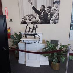 Angeblich der Originalrednerpult.