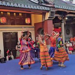 Schön die Religionenvielfalt.