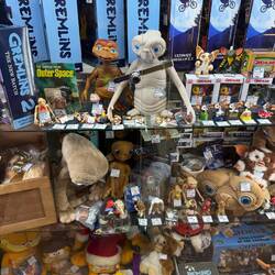 I can't even explain all the types of 2nd hand shops this place has, but I bet collectors will know!