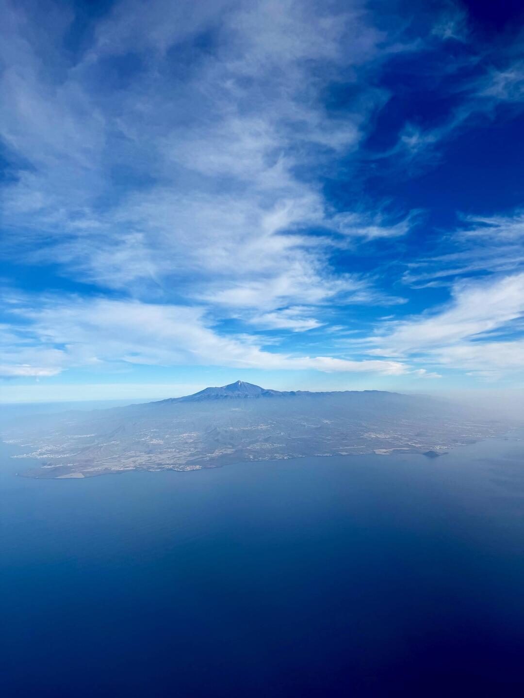 Blick auf Teneriffa und den markanten Teide