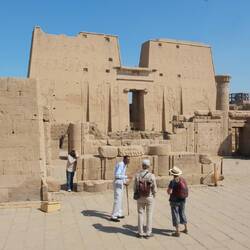 Adel macht den Erklärbär