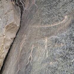 Guerrieri sotto un arco