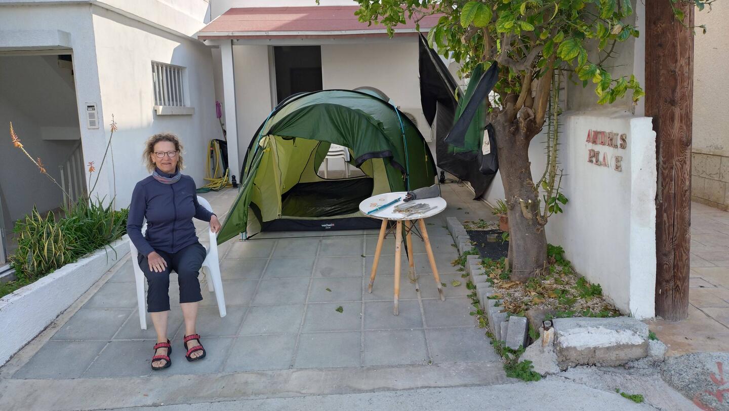 Ich nehme Platz bis die Stoffhütte trocken ist.