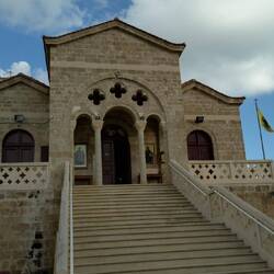 Die orthodoxe Kirche in der Nähe...