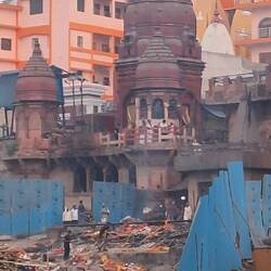 "El ghat es un lugar donde personas de todos los ámbitos de la vida, ricos y pobres..