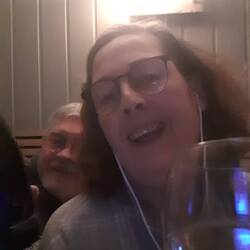 Champagne pour feter le cercle polaire et notre premiere aurore boreale ! TCHIN