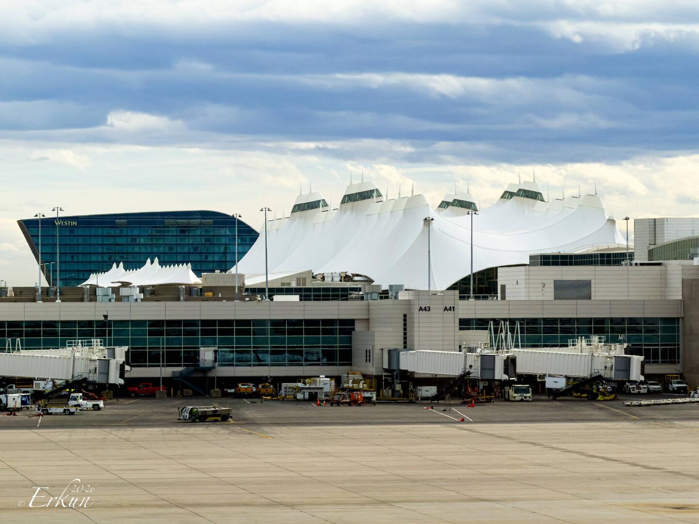Main terminal @ DEN made to resemble the snow-capped Rocky Mountains & Native American teepees.