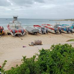 auch die Ausflugsschiffe haben Regenpause