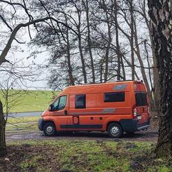Direkt am Jadebusen gelegener kleiner Parkplatz