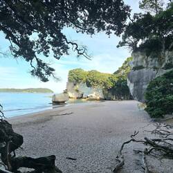 Rückweg, Blick von der Treppe auf die Bucht