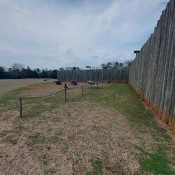 Die Todeszone und hinten kleine "Zelte".