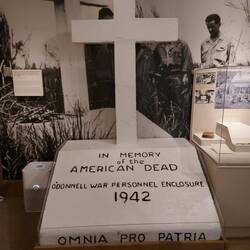 Originalkreuz aus Camp O'Donald, Gefangenenlager der Japaner in den Philippinen.