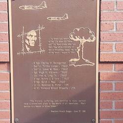 Tafel zum Gedenken der amerikanischen POWs in Hiroshima.