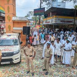 Politische Propaganda, wodurch wir dann auch noch Stau hatten