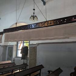 Große Fächer über den Sitzen