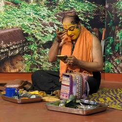 Vorführung des Kathakali-Maskentanzes, wofür man sich lange schminken muss