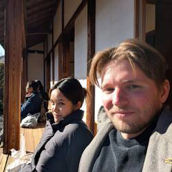 Auf der Veranda des Schlosses kurz entspannen