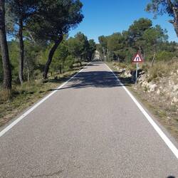 Rechts und links gab es tiefe Schluchten, sozusagen eine Kammfahrt