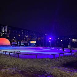 Eine Eislauffläche ganz für dich alleine