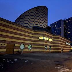 Das Planetarium ähnelt einer abgesägten Getränke Dose